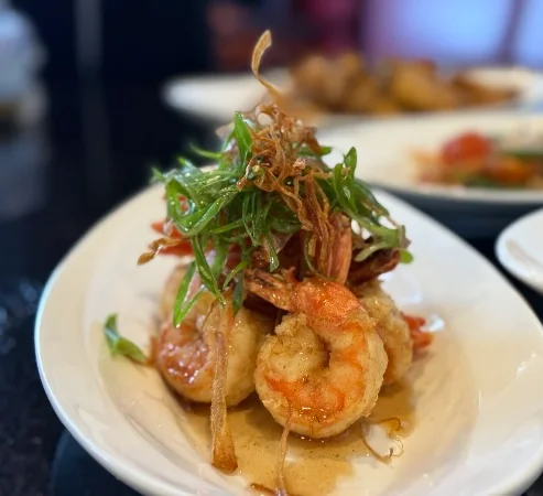 Crispy shrimp with garlic and scallions, a popular Asian dish