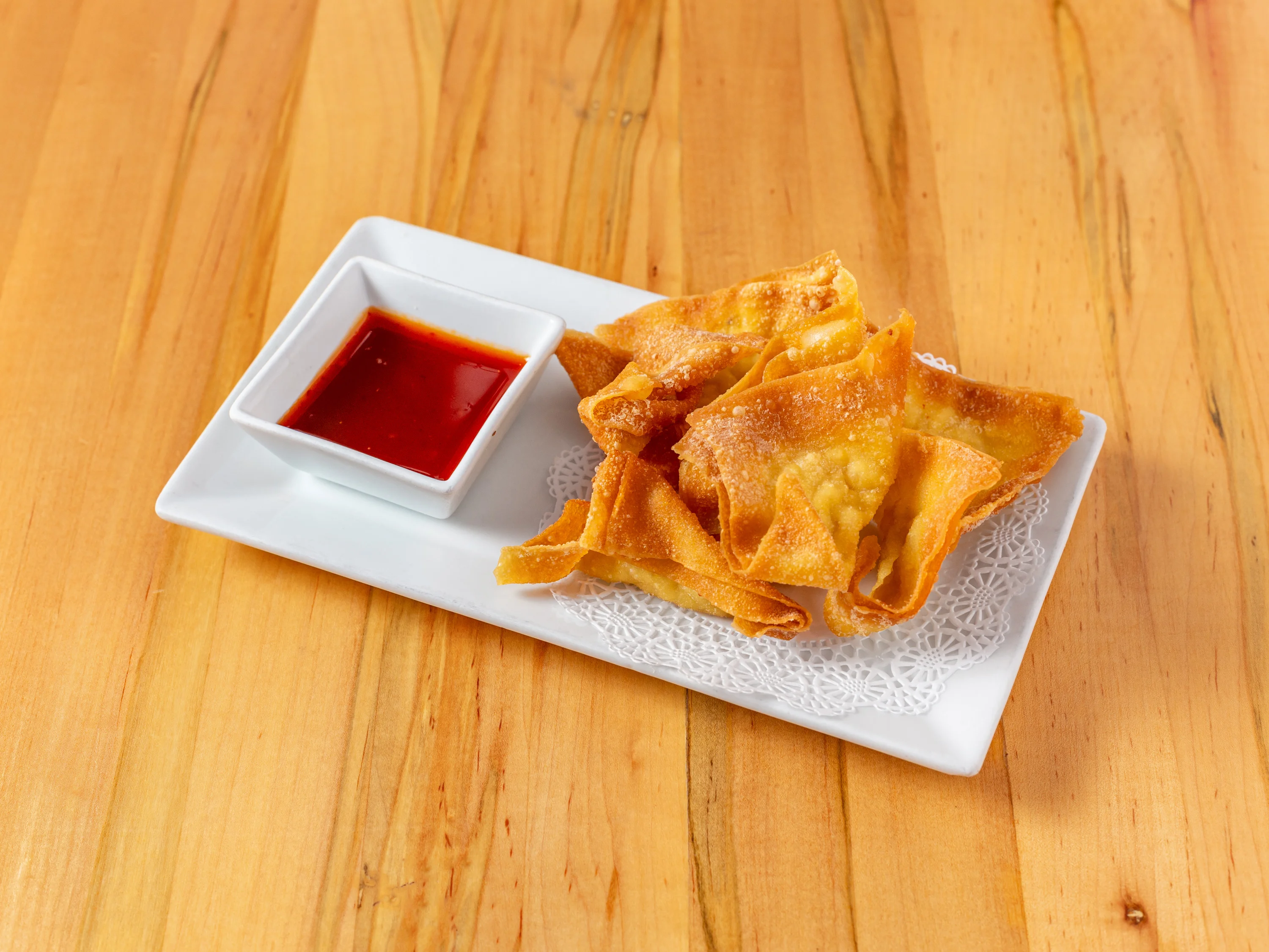 Crispy Chinese wontons with sweet chili sauce