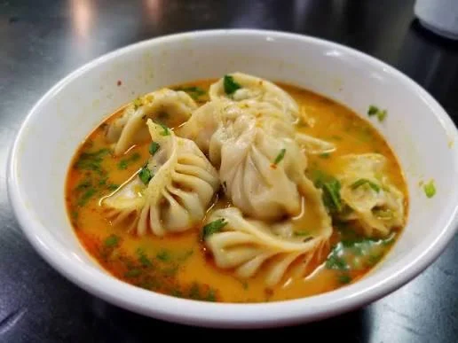 Jhol Veg Momo Steamed momo in spicy soup (veg)
