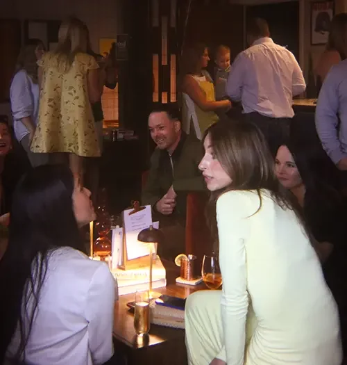 Social gathering in V with friends chatting