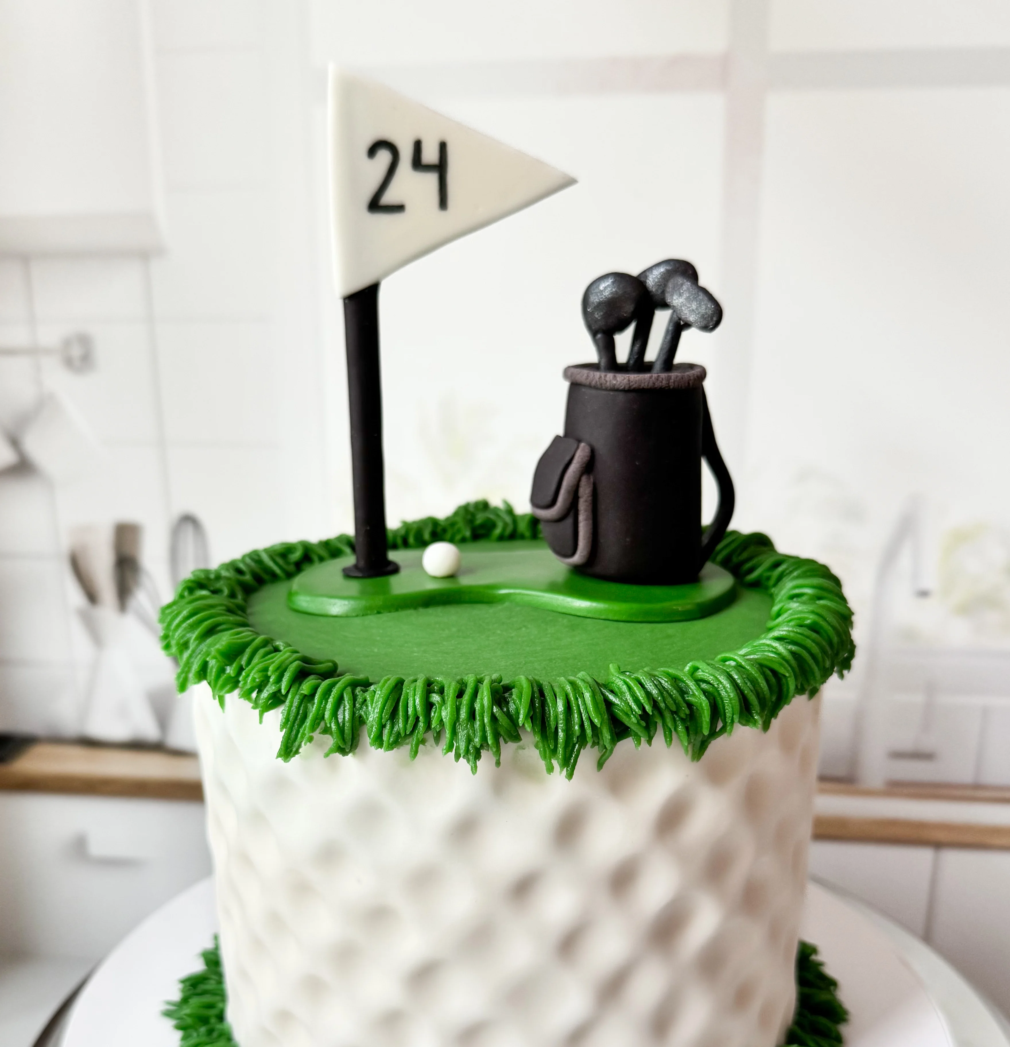Golf-themed birthday cake with flag and golf clubs