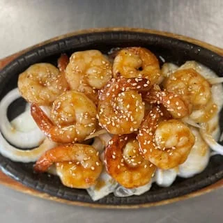 Sizzling shrimp fajitas with onions and sesame