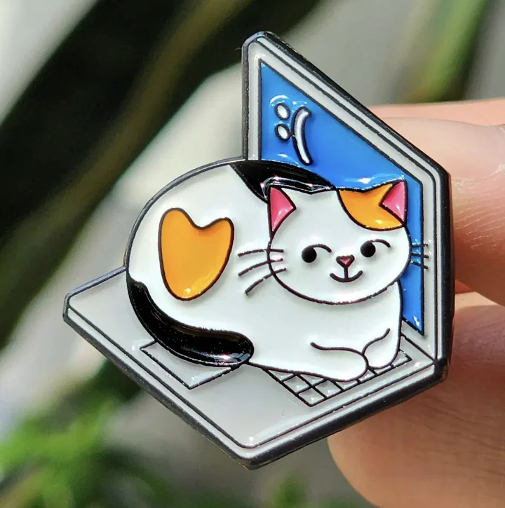 Laptop Cat Pin 小猫咪 🐱(NOT FOOD)