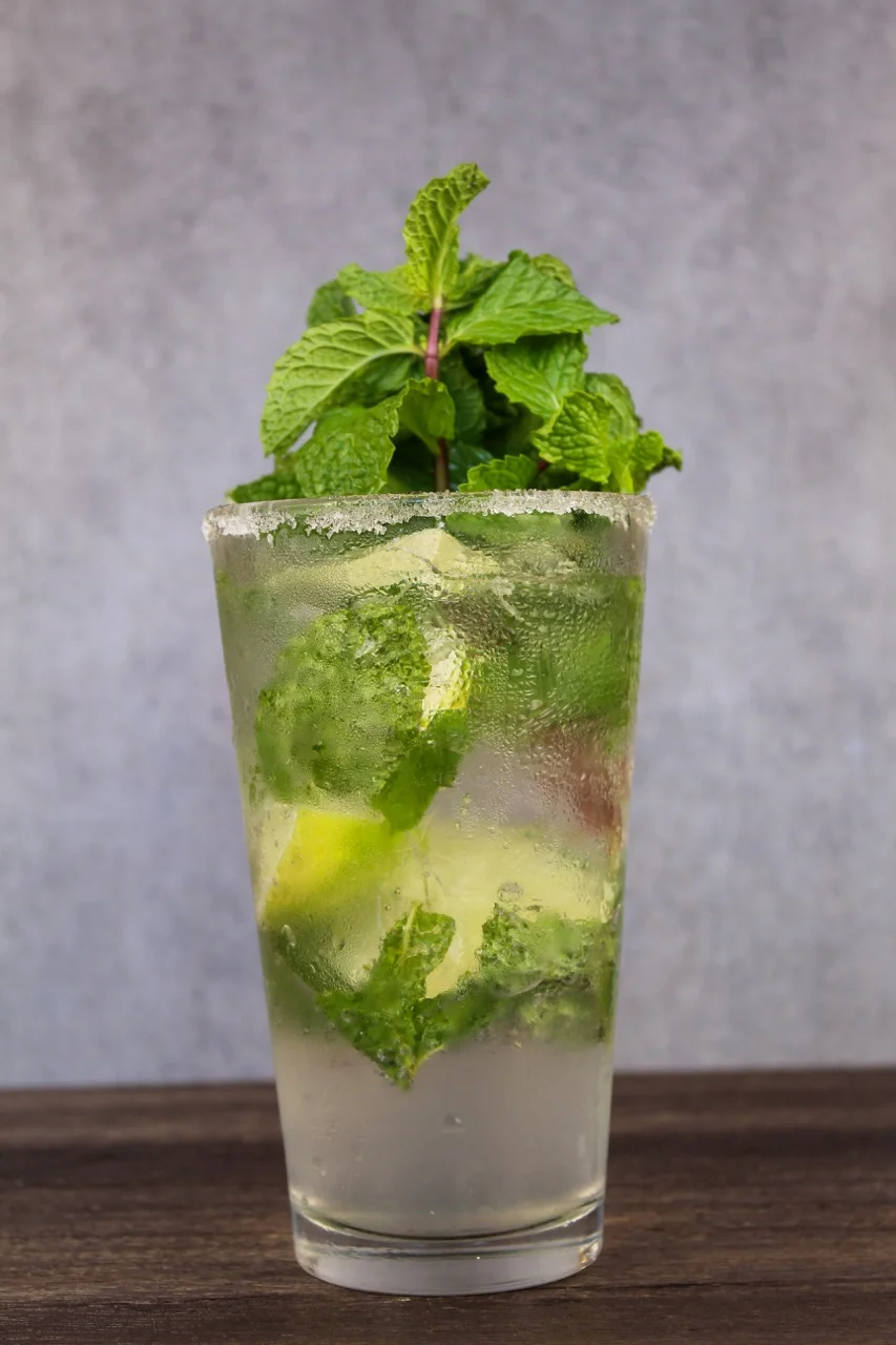 Refreshing mojito cocktail with mint and lime