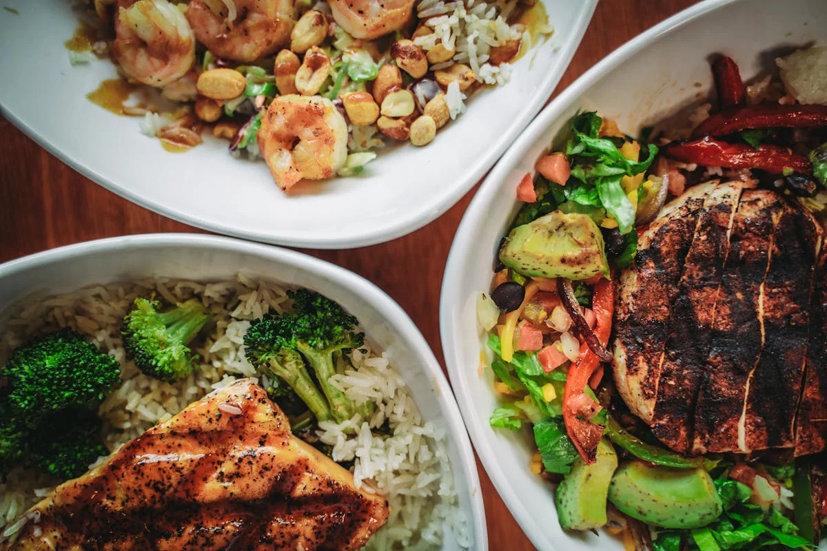 Grilled chicken salad bowl with fresh vegetables