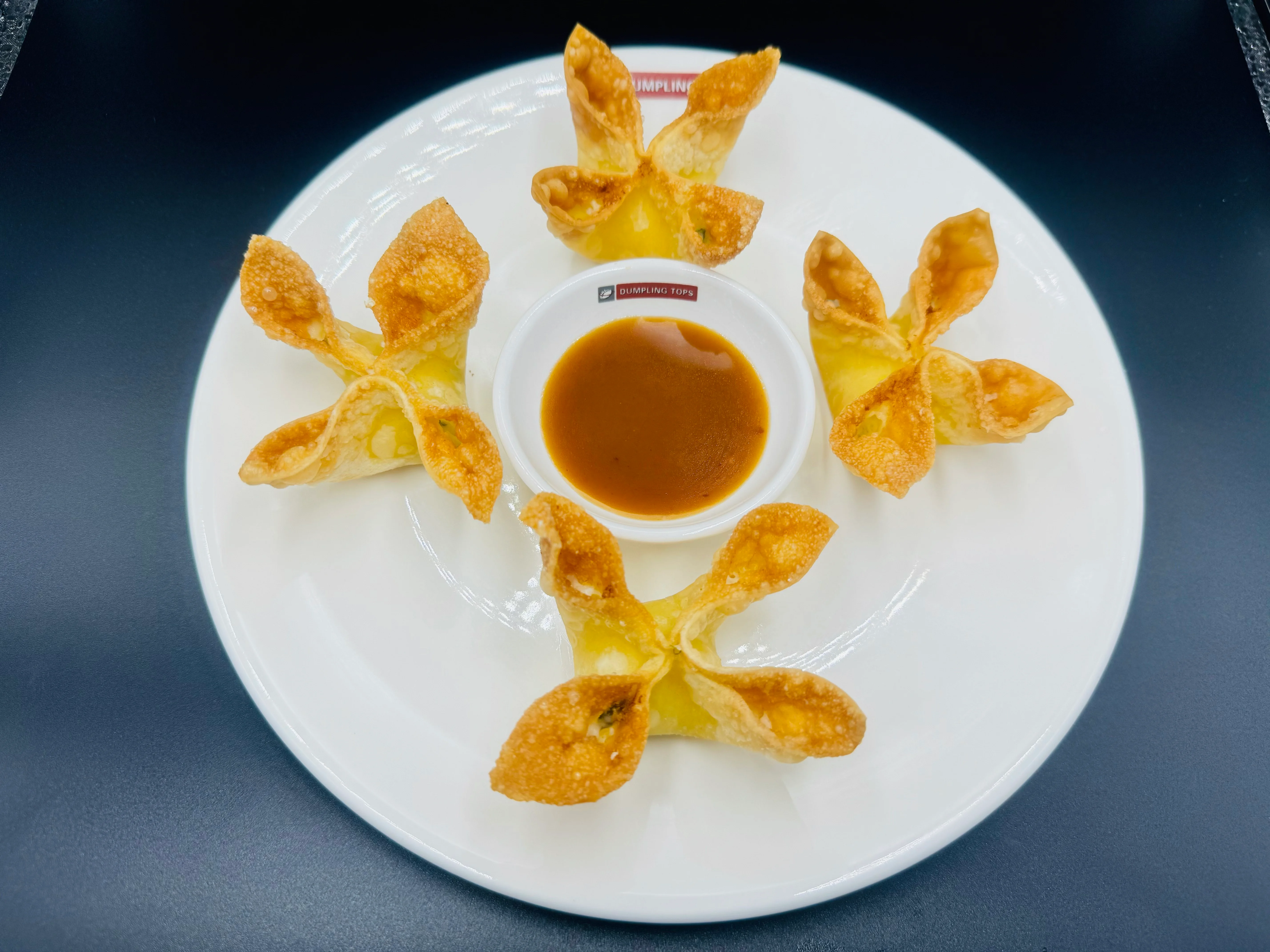 Crispy Chinese wontons with dipping sauce