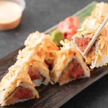 Crab and Tuna roll