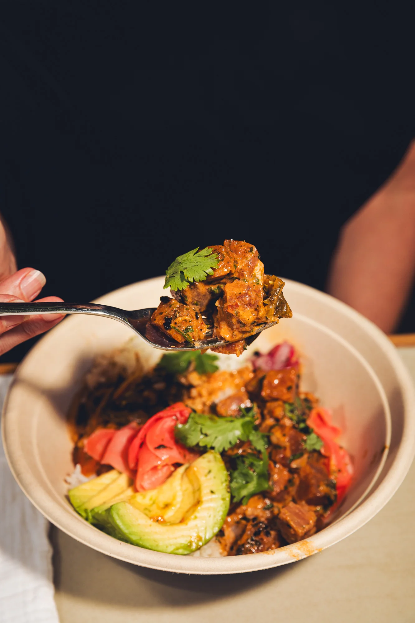 Seared tuna poke bowl with fresh toppings