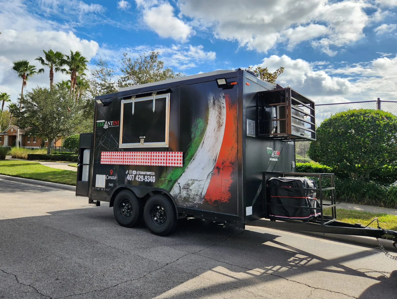 Food truck serving Italian cuisine with vibrant design