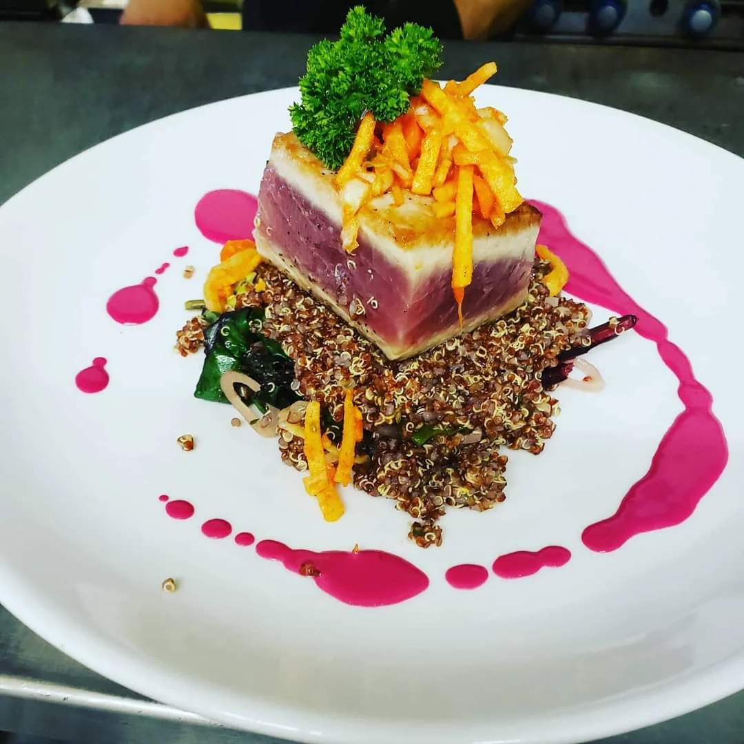Seared tuna steak with quinoa and vibrant sauce