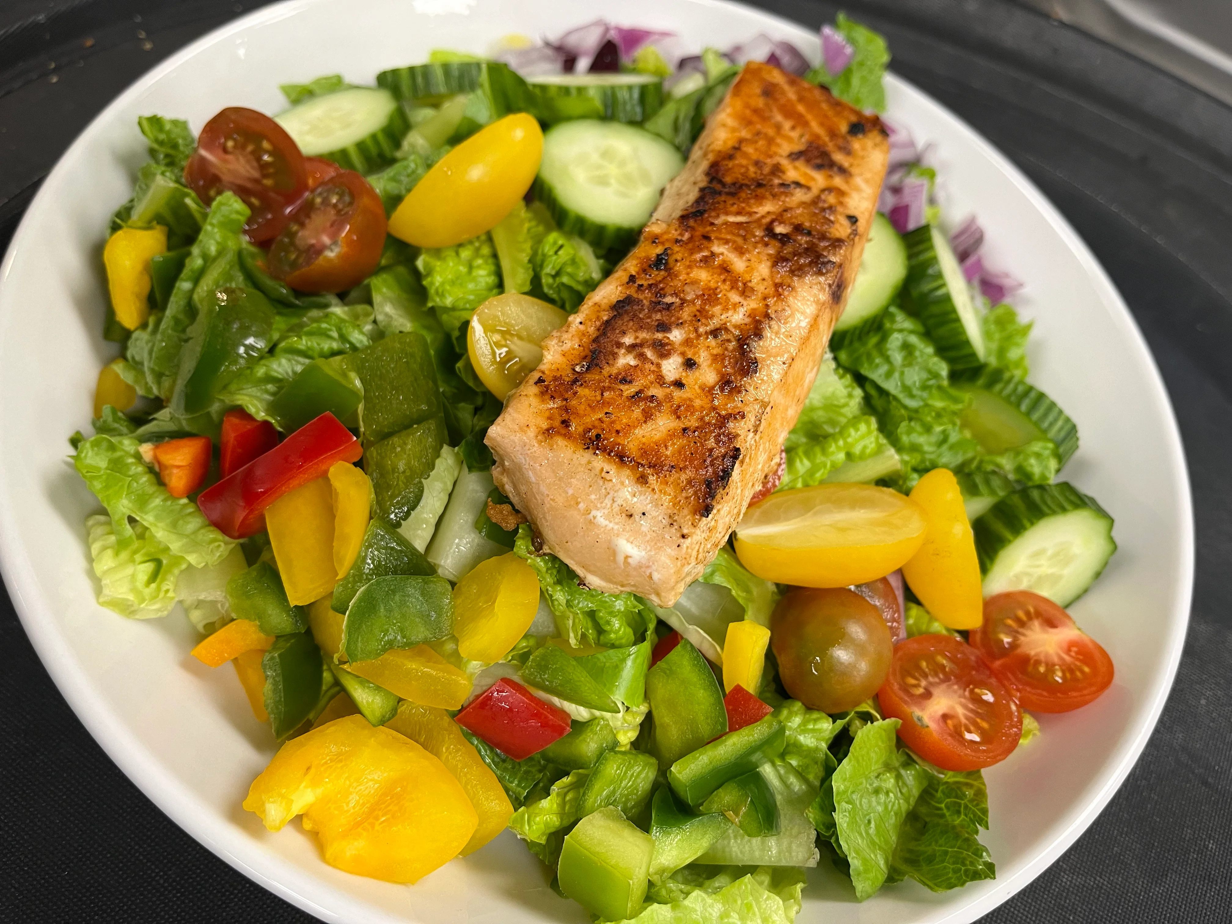 Grilled salmon salad with fresh vegetables