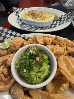Chicharrones y Guacamole