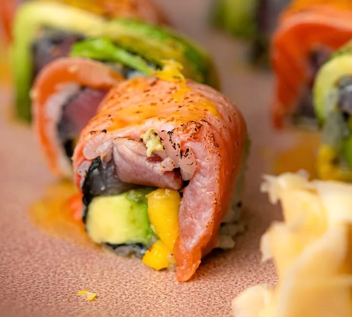 Salmon Tataki Sushi Roll
