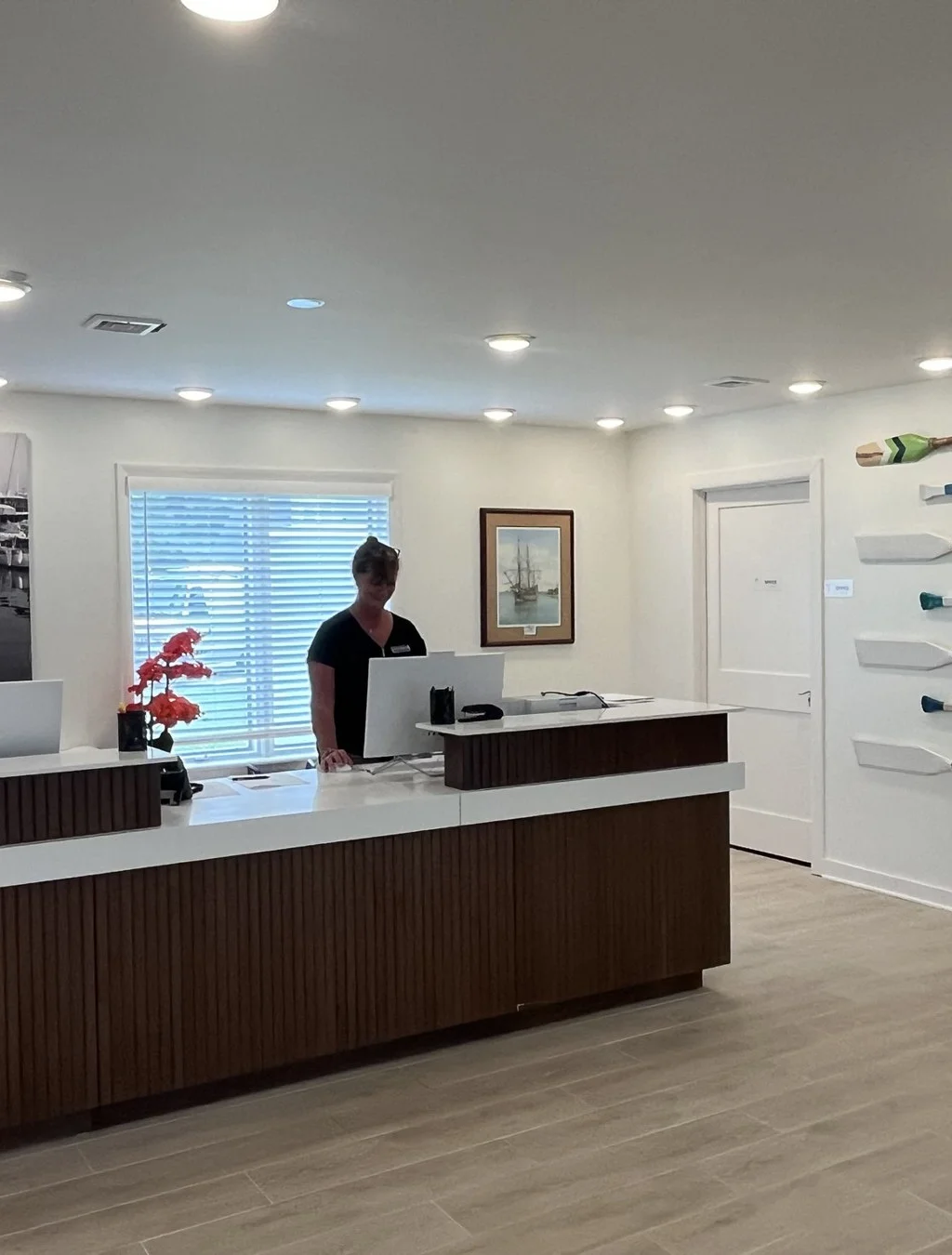 Front desk at Hotel Manteo where rooms are booked in Manteo NC