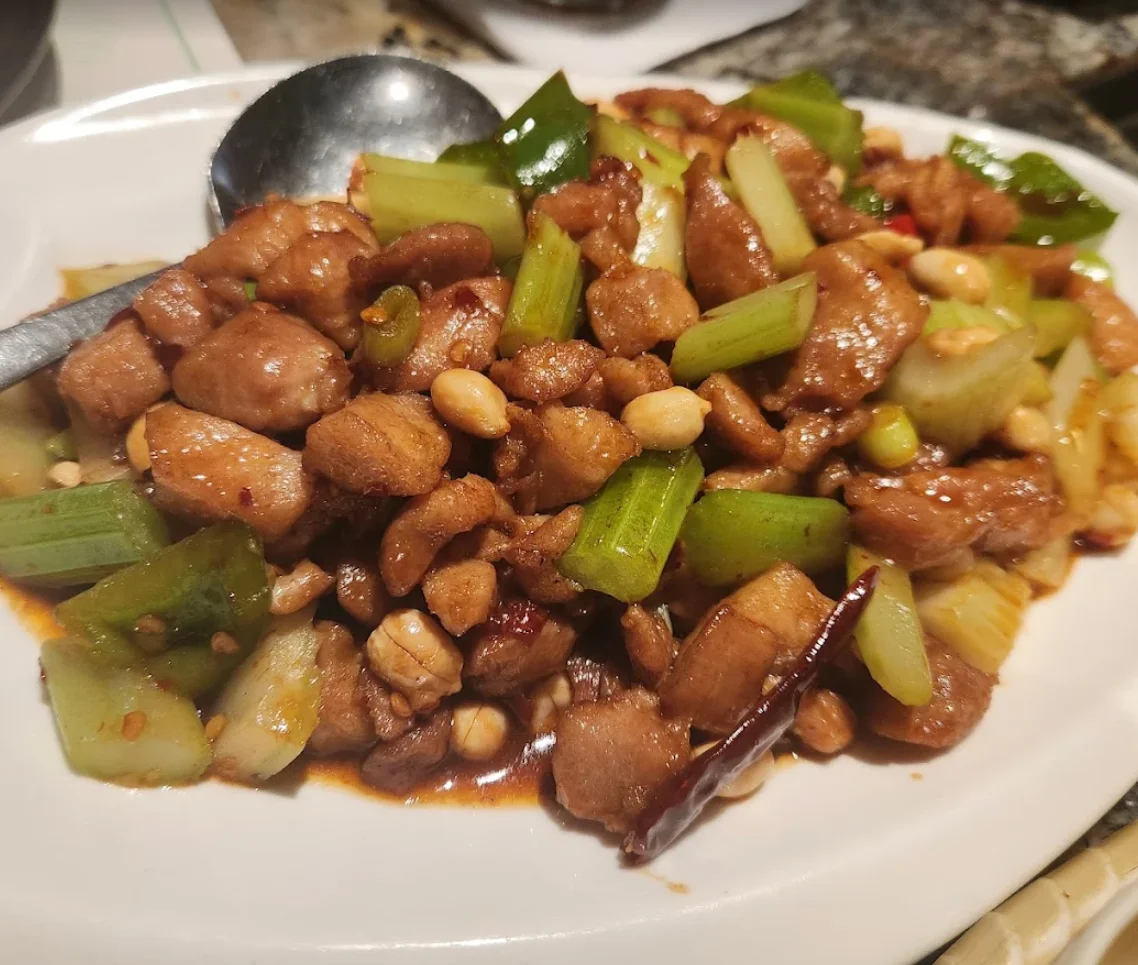 Szechuan kung pao chicken with vegetables and peanuts