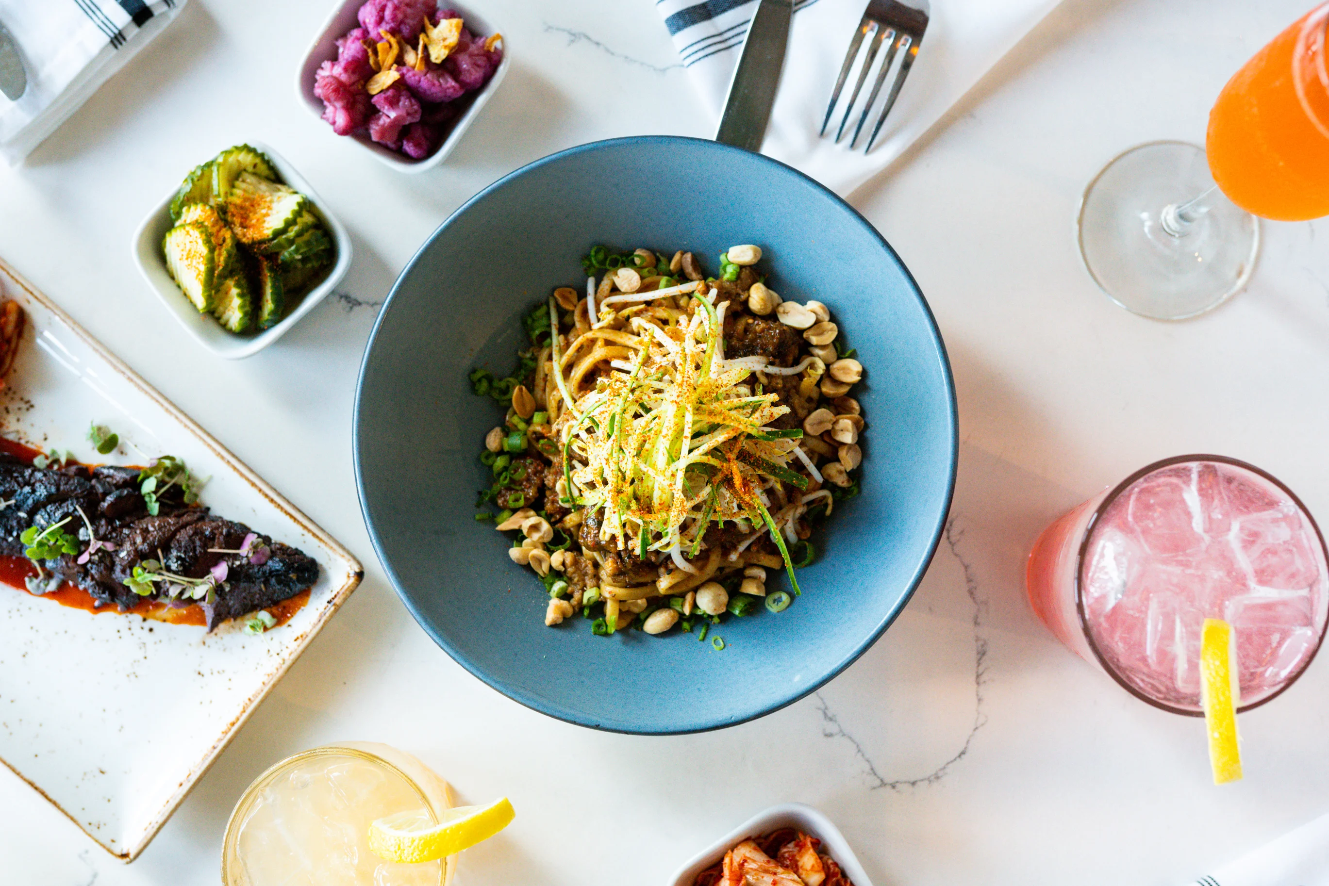Bowl of Thai pad thai with peanuts and green onions
