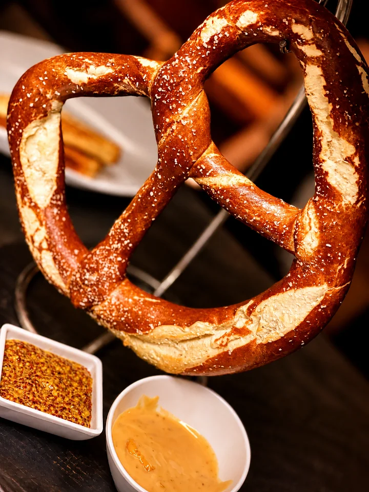 Pretzel Queso