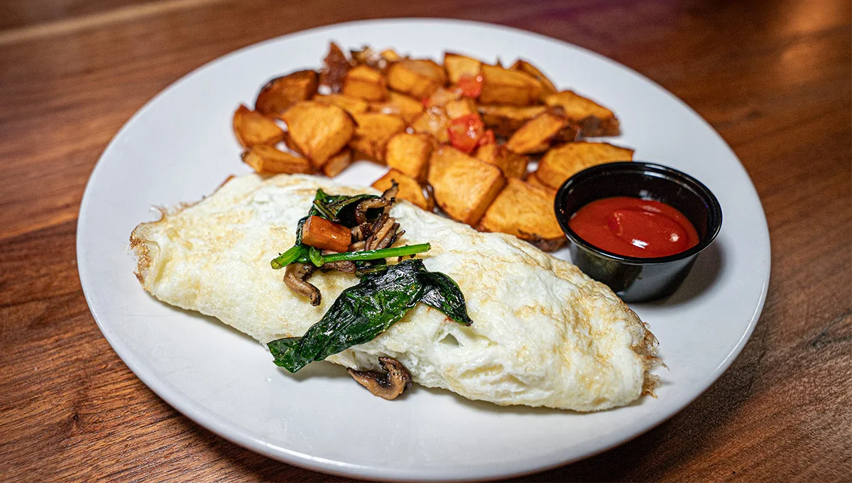 Fresh breakfast and brunch dishes at Noosh Nosh in Louisville’s Clifton neighborhood, featuring omelets, French toast, scrambles, and morning favorites made daily on Brownsboro Road.
