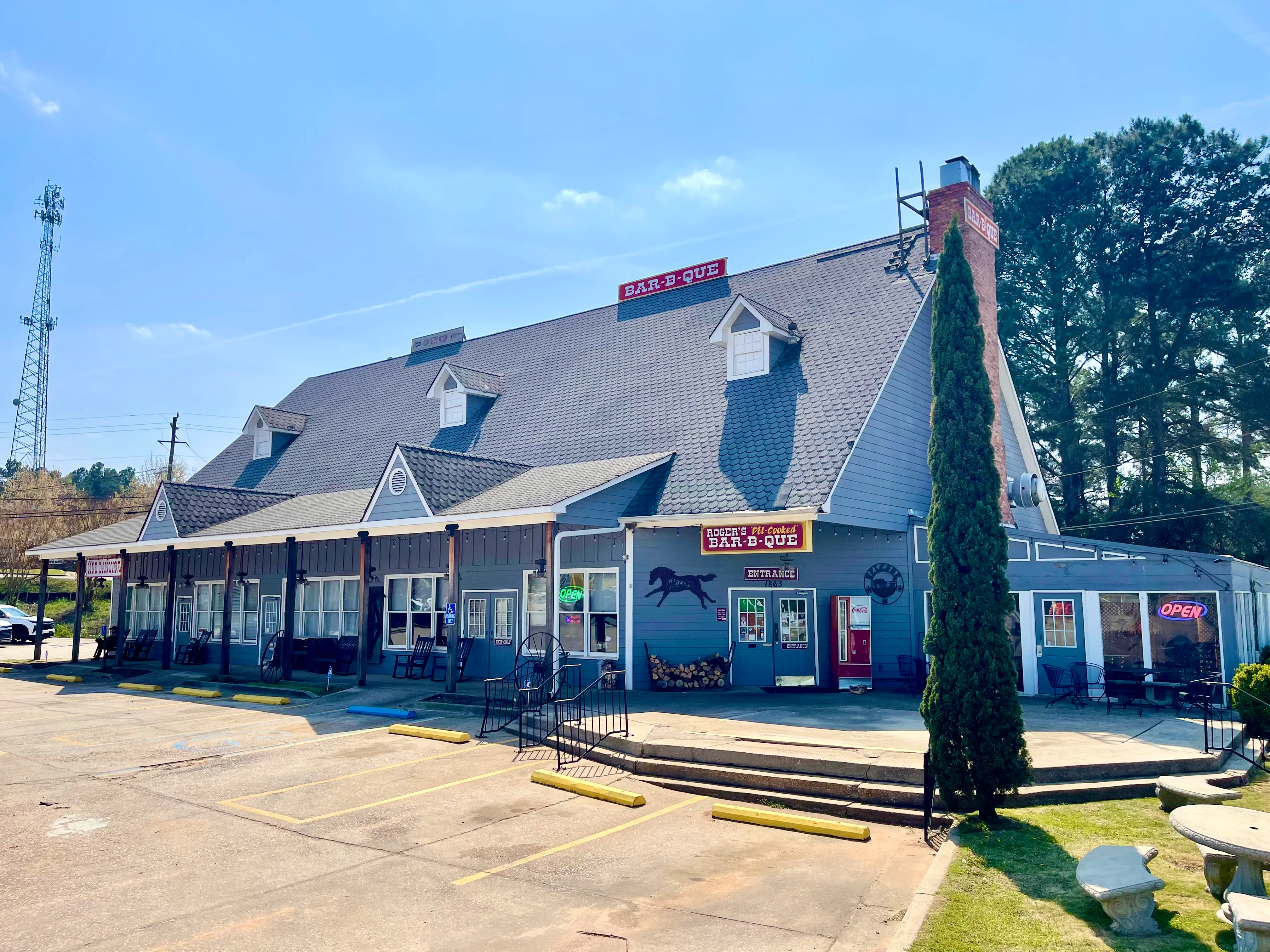 Charming barbecue restaurant exterior with outdoor seating