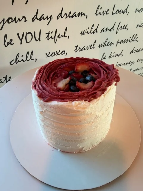 4" Loungetilly (Chanitlly) Cake