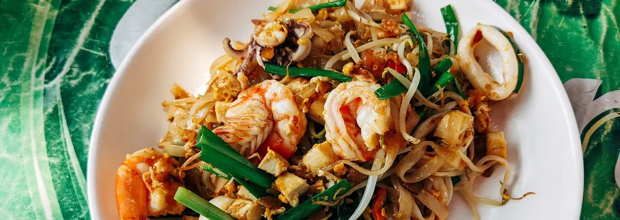 Delicious Thai pad thai with shrimp and lime