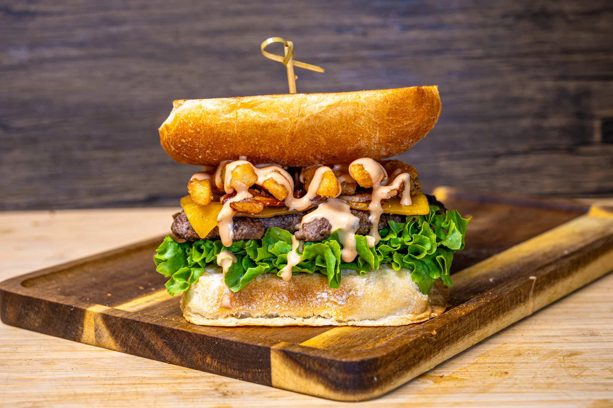 Juicy cheeseburger with lettuce and special sauce