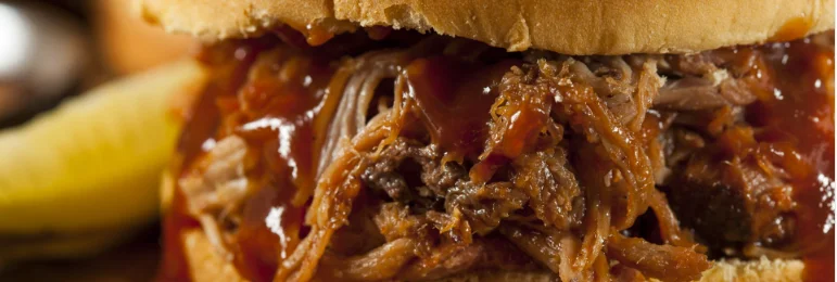 Pulled pork sandwich with barbecue sauce