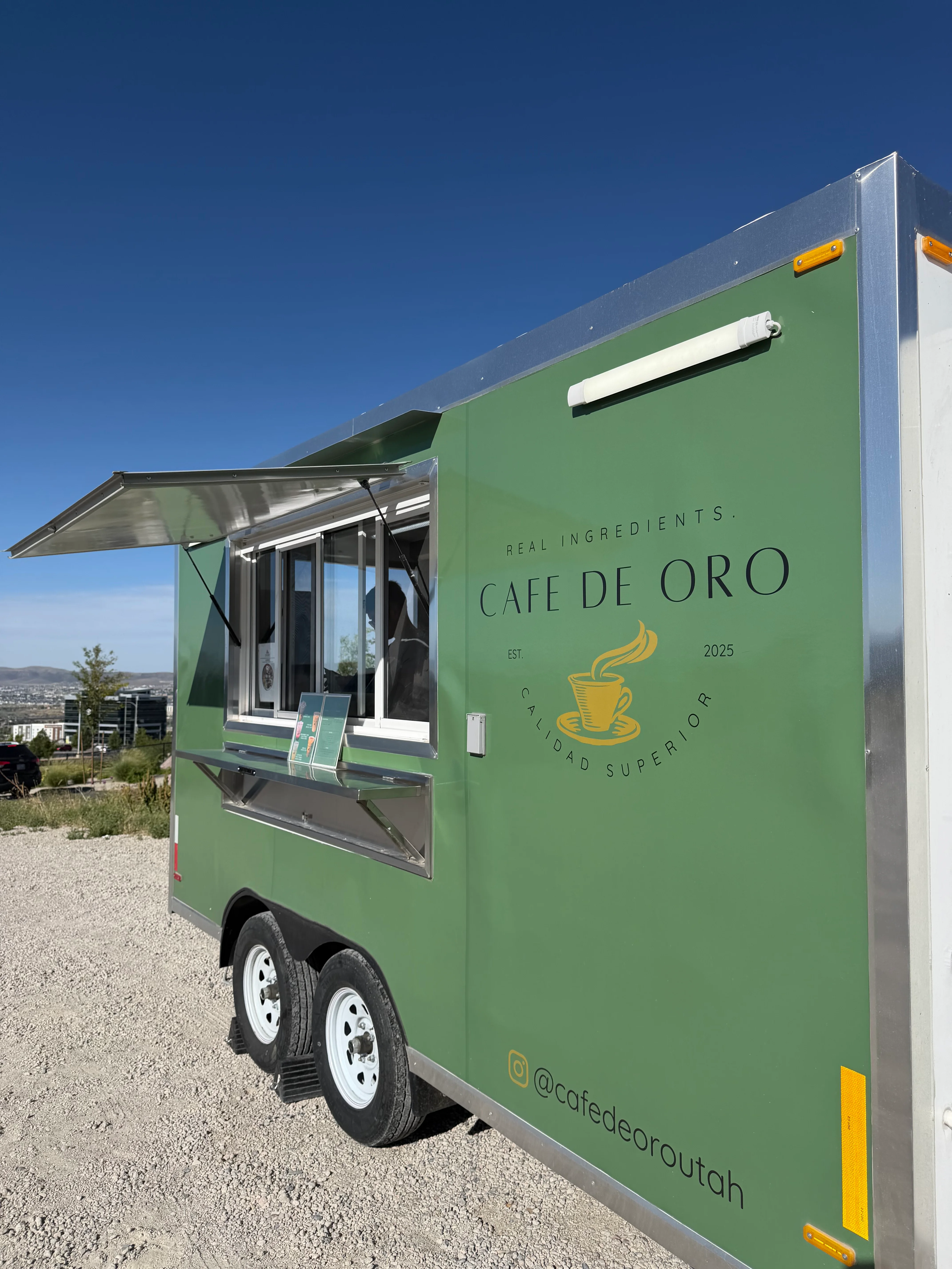 Logo of Cafe de Oro featuring a coffee cup and elegant typography