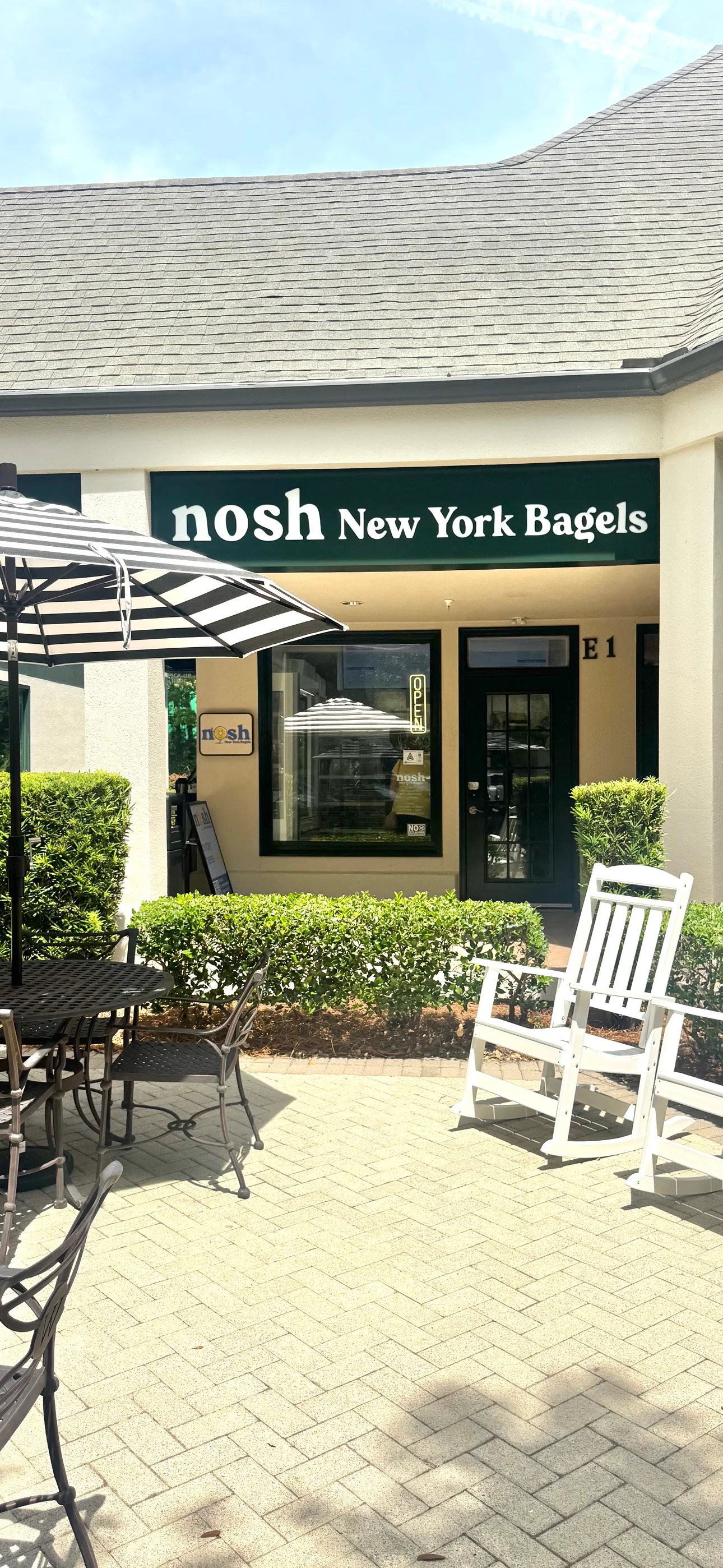 nosh NY bagels near Hilton Head Island storefront with New York style bagel shop exterior