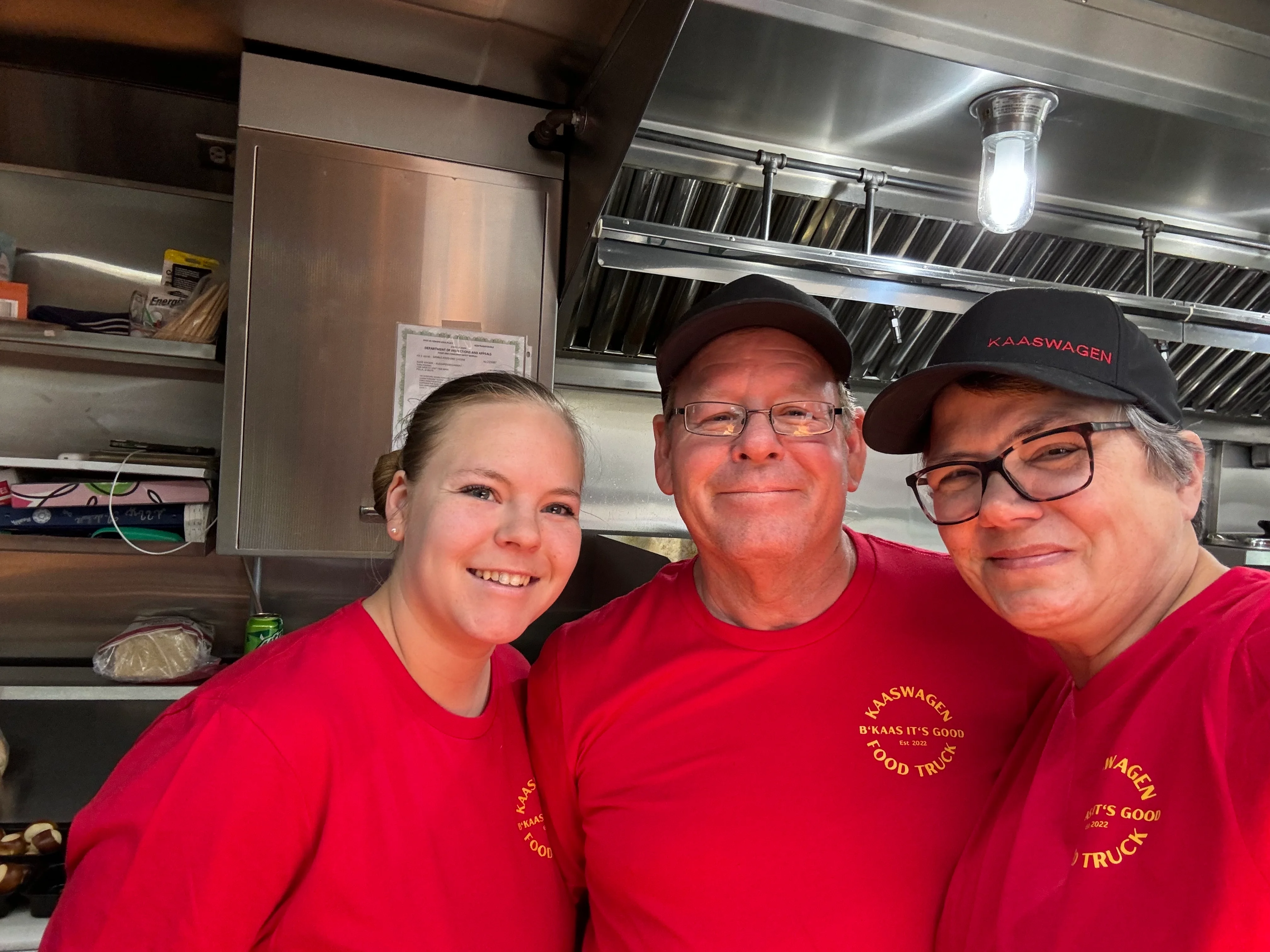 Friendly food truck team at Kaaswagen serving delicious meals