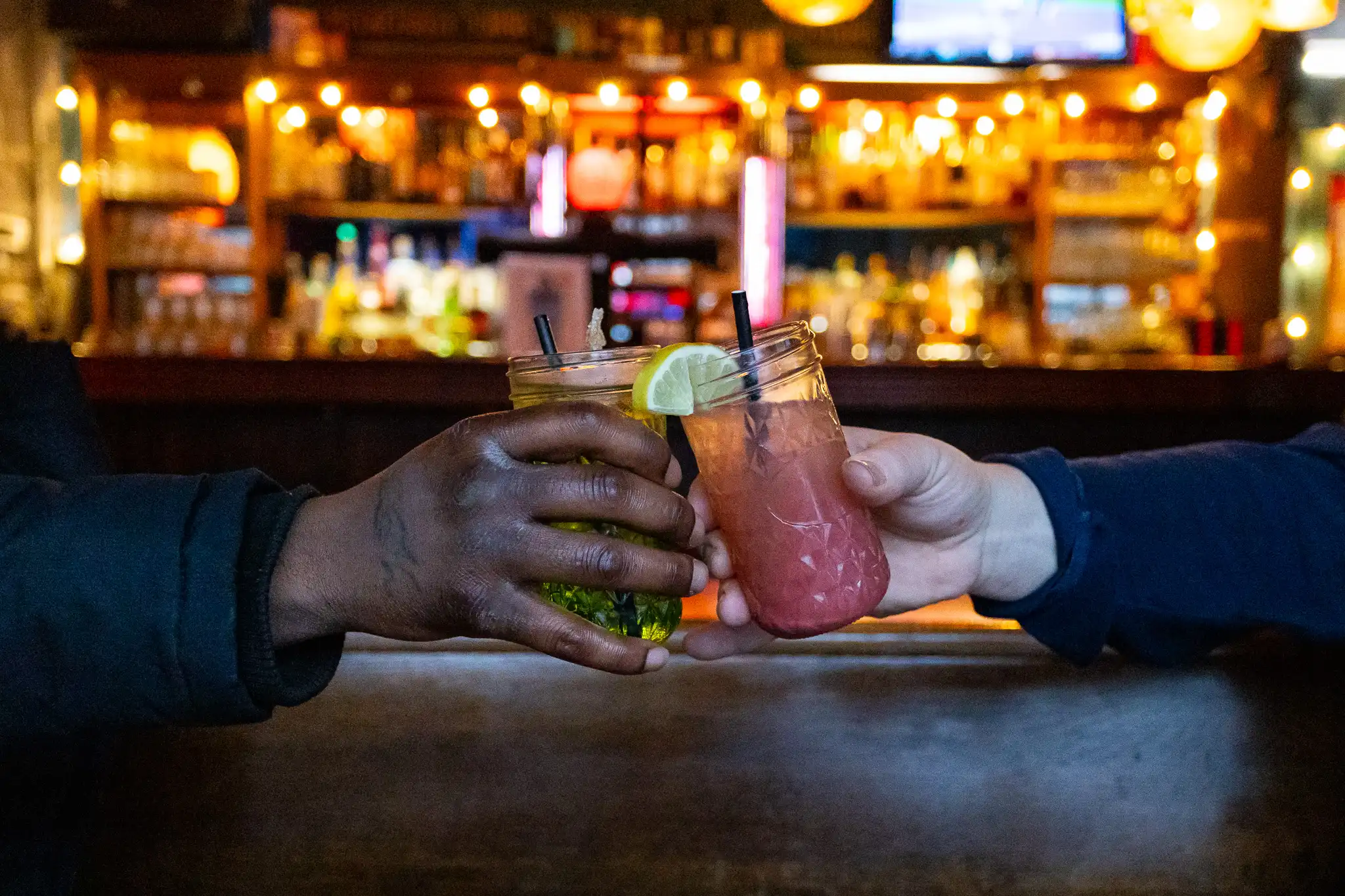 Drink with friends at the bar at Backbar