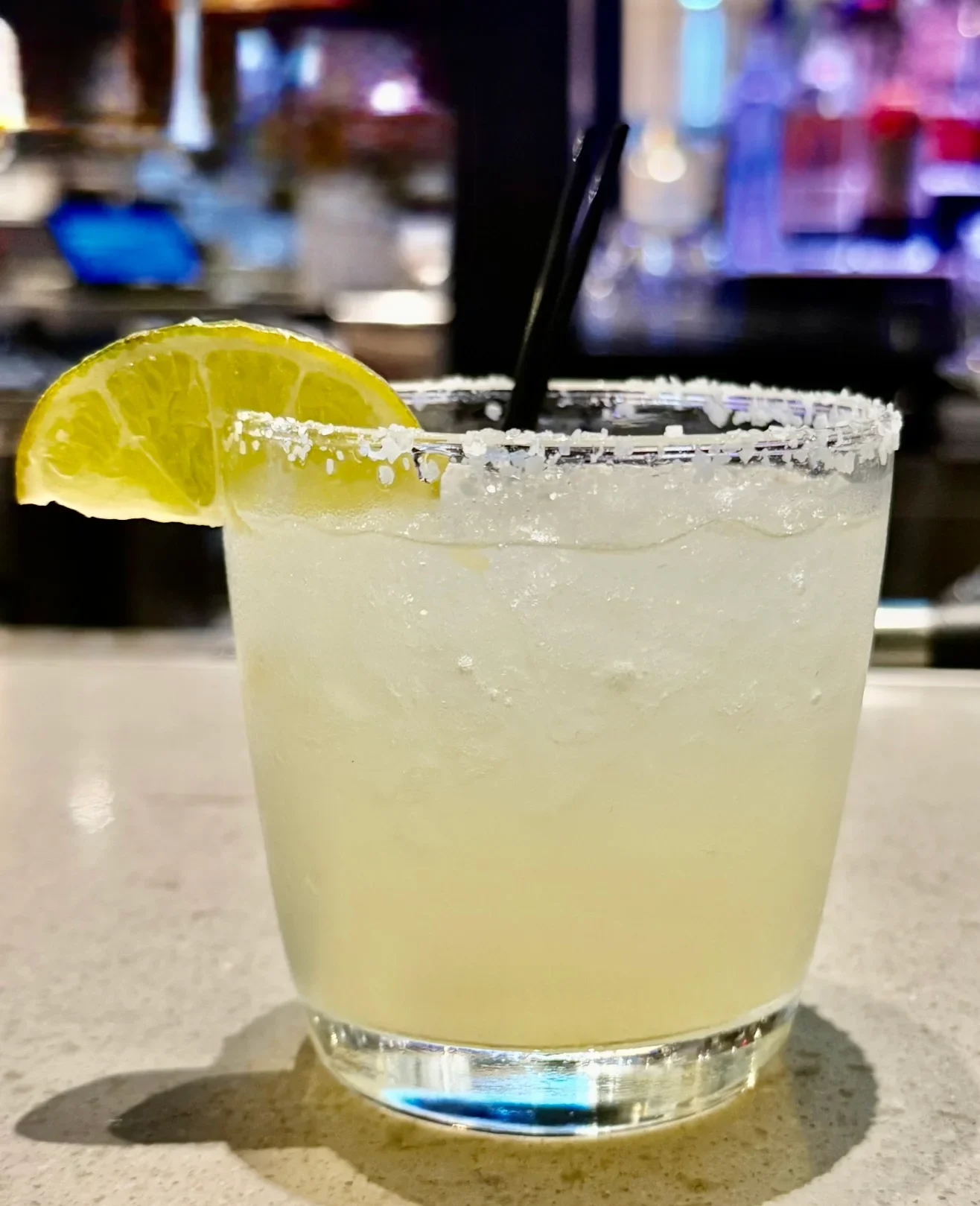 Classic margarita cocktail with lime garnish