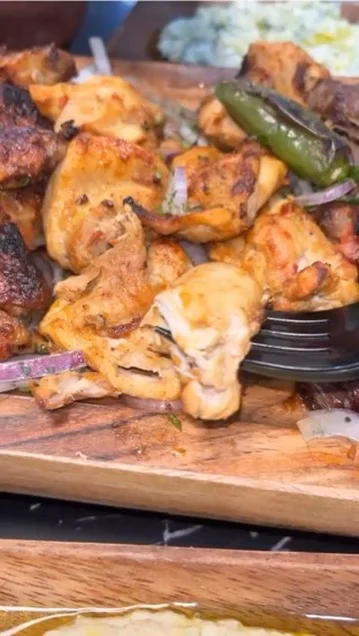 Grilled tandoori chicken served on a wooden platter