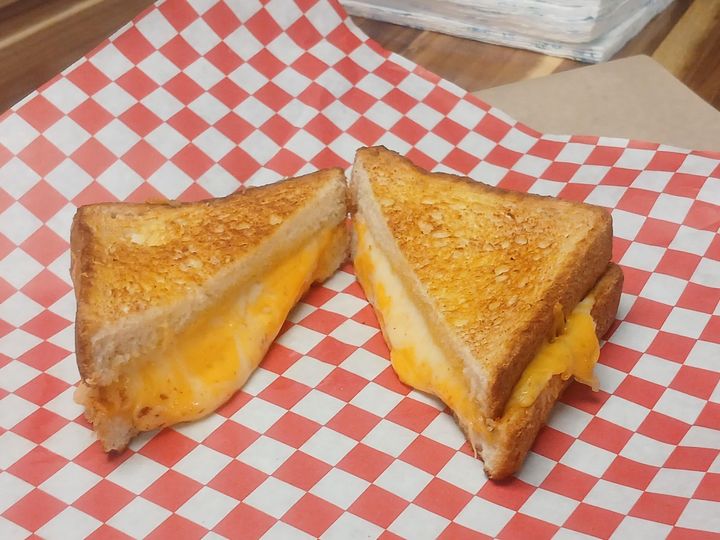 ✨ sandwich✨ Stephanie. Tuna melt plus some 🥓 and stuff to enhance