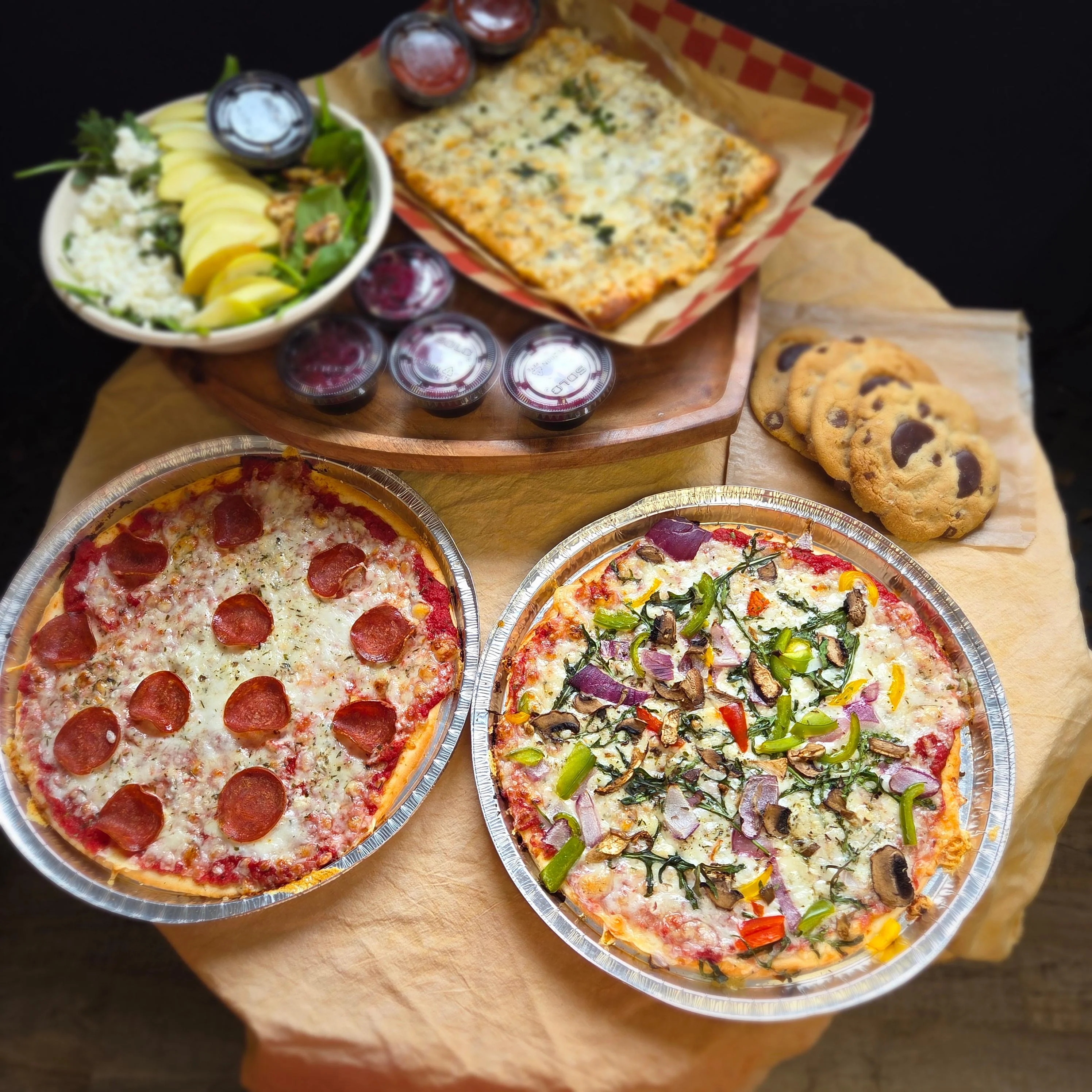 FAMILY MEAL DEAL- PIZZA PIZZA