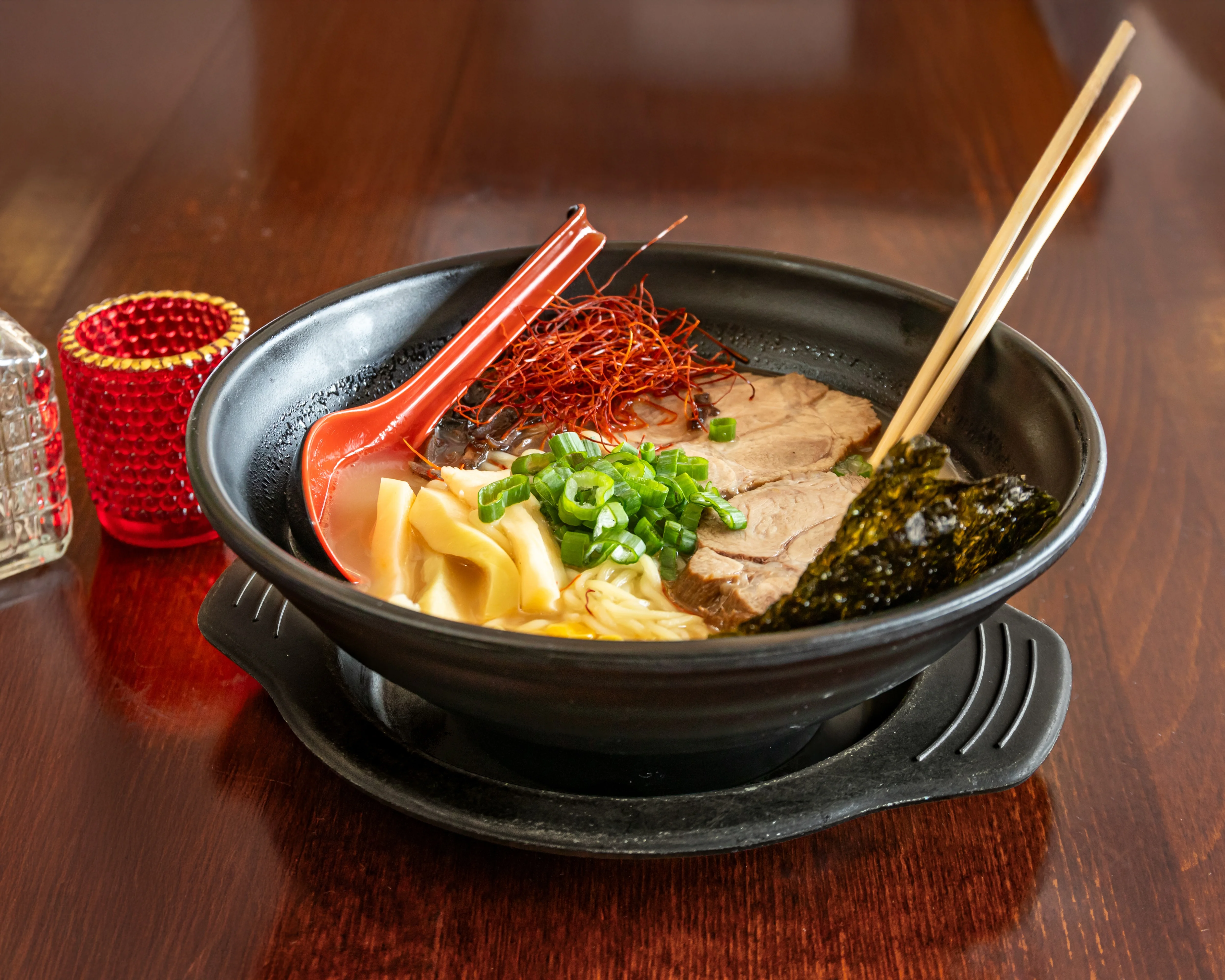 Japanese tonkotsu ramen with chashu pork and green onions