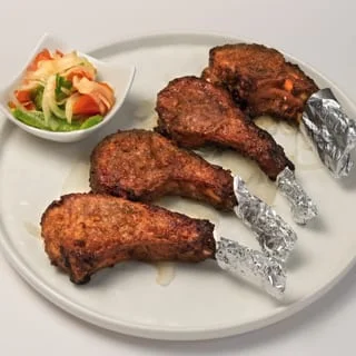 Grilled chicken drumsticks with foil and fresh salad