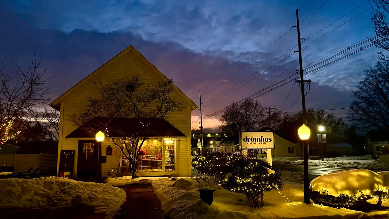 food wine beer music art dinner lunch wine bar craft beer sturgeon bay door county live music best place