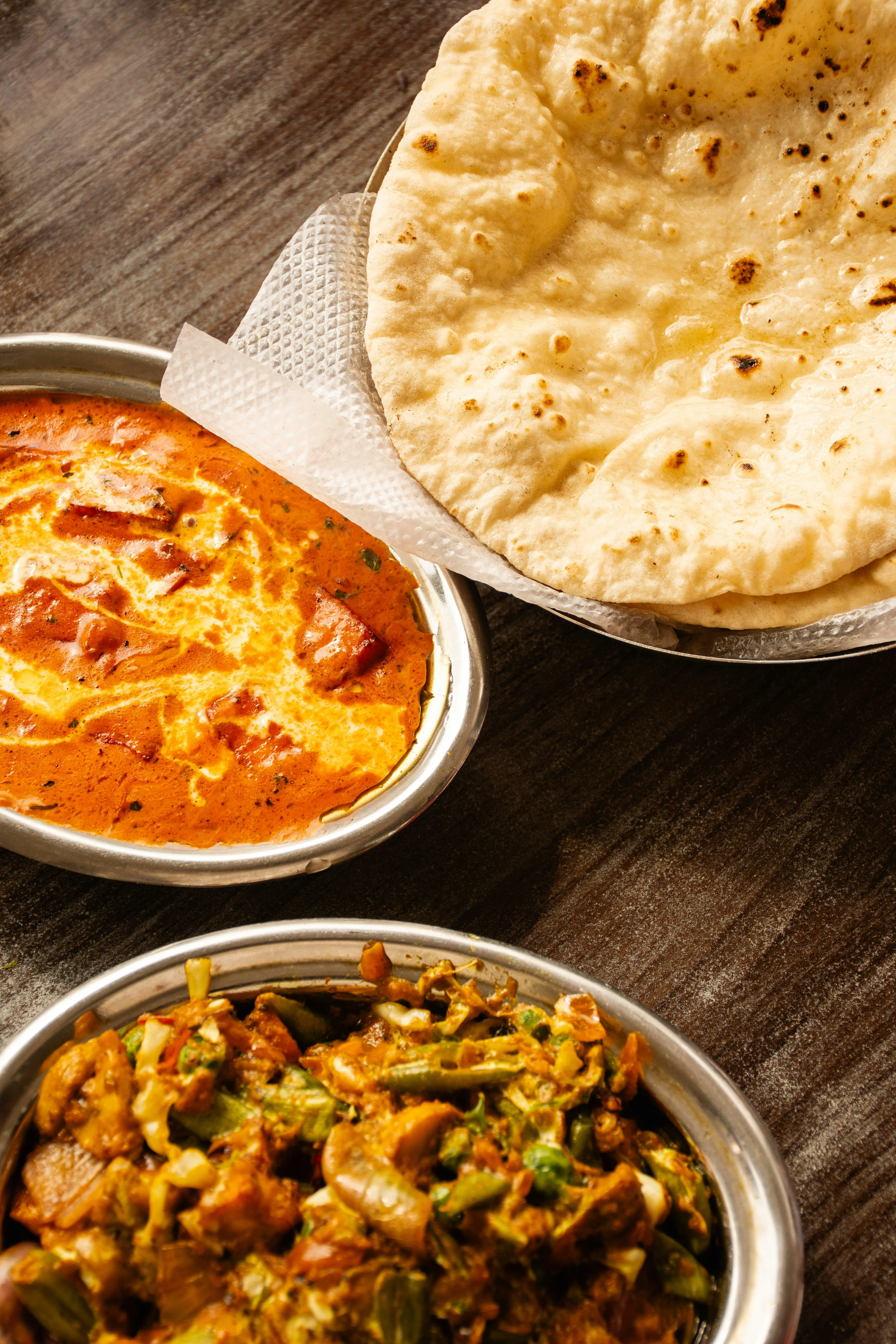 Delicious Indian butter chicken with naan bread
