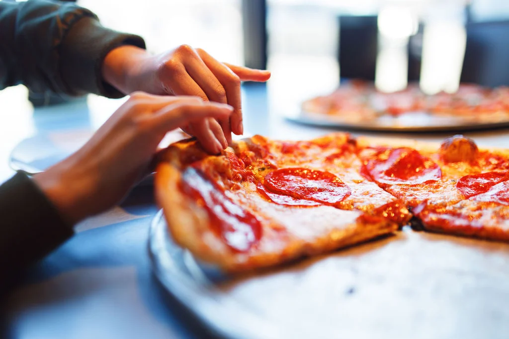 Large pepperoni pizza