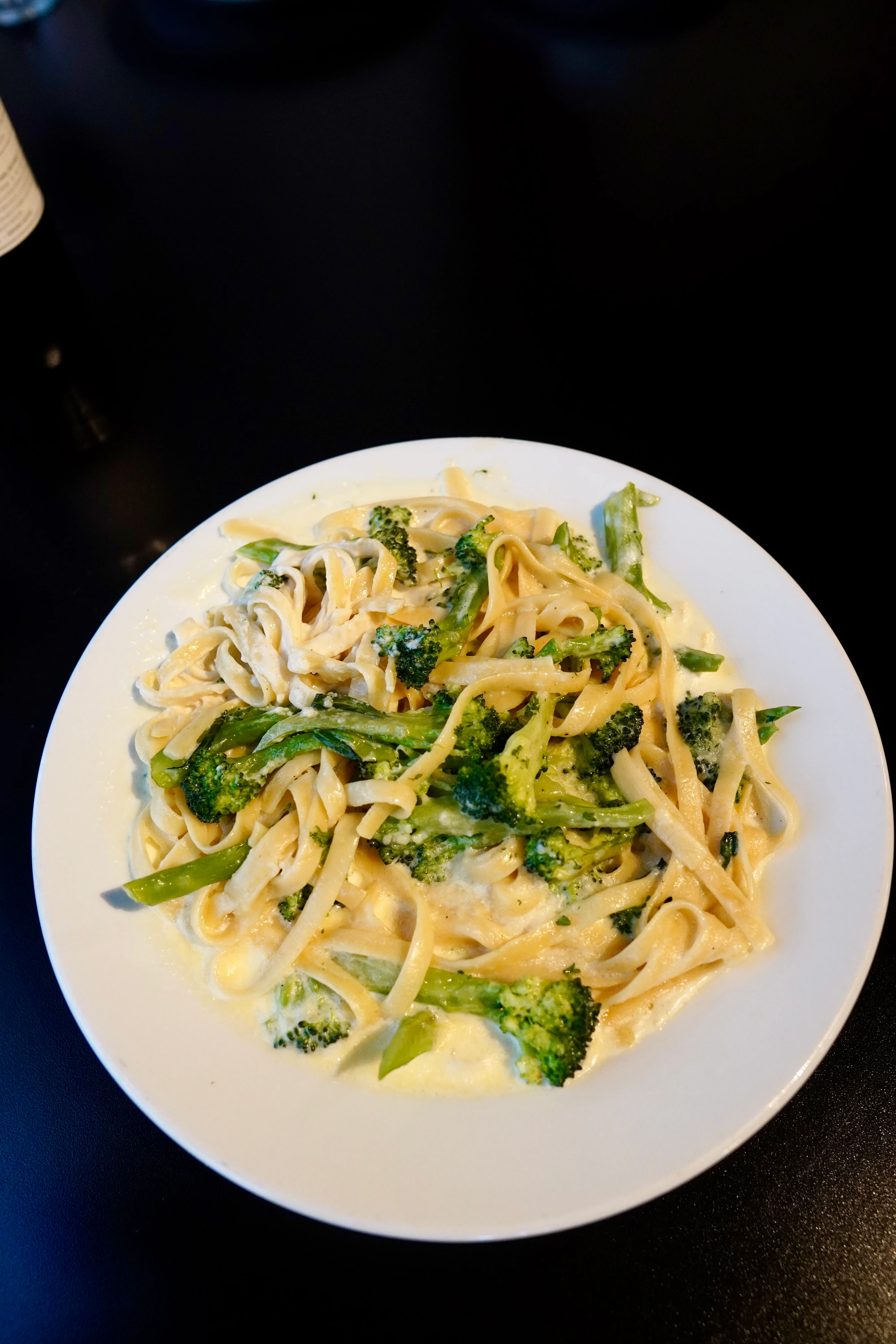 Creamy fettuccine alfredo with broccoli