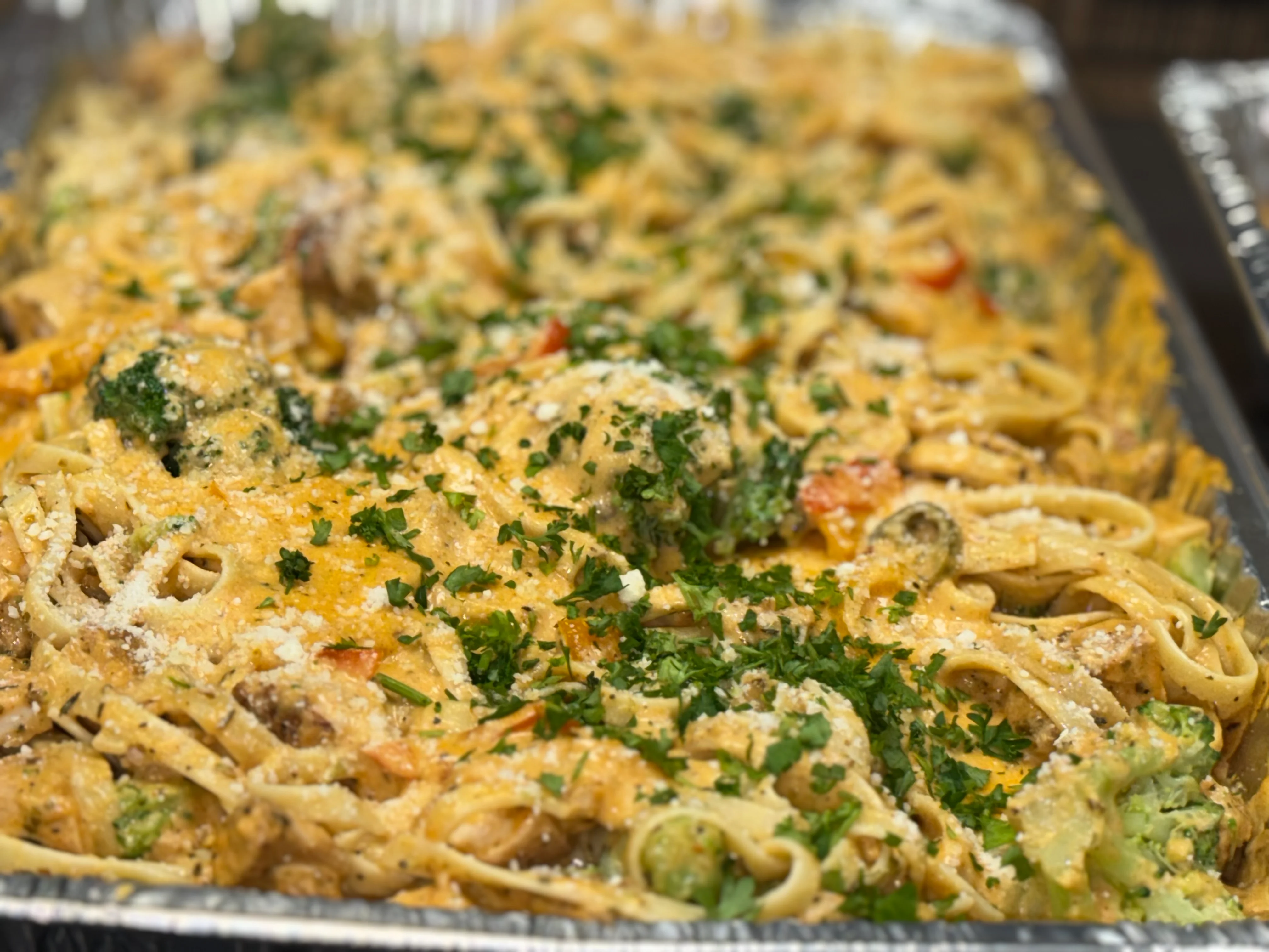 Creamy fettuccine Alfredo with vegetables
