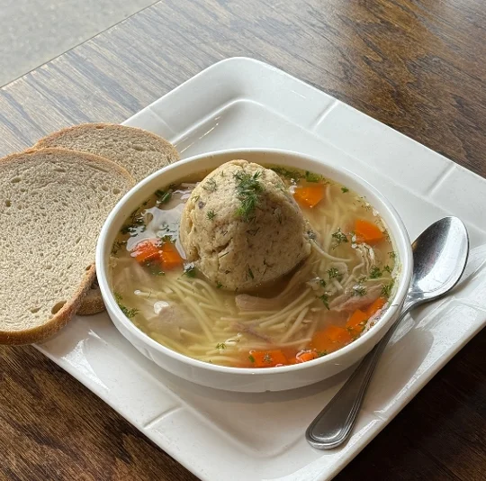 Pint of Matzoh Ball or Kreplach (1 Ball / Kreplach)