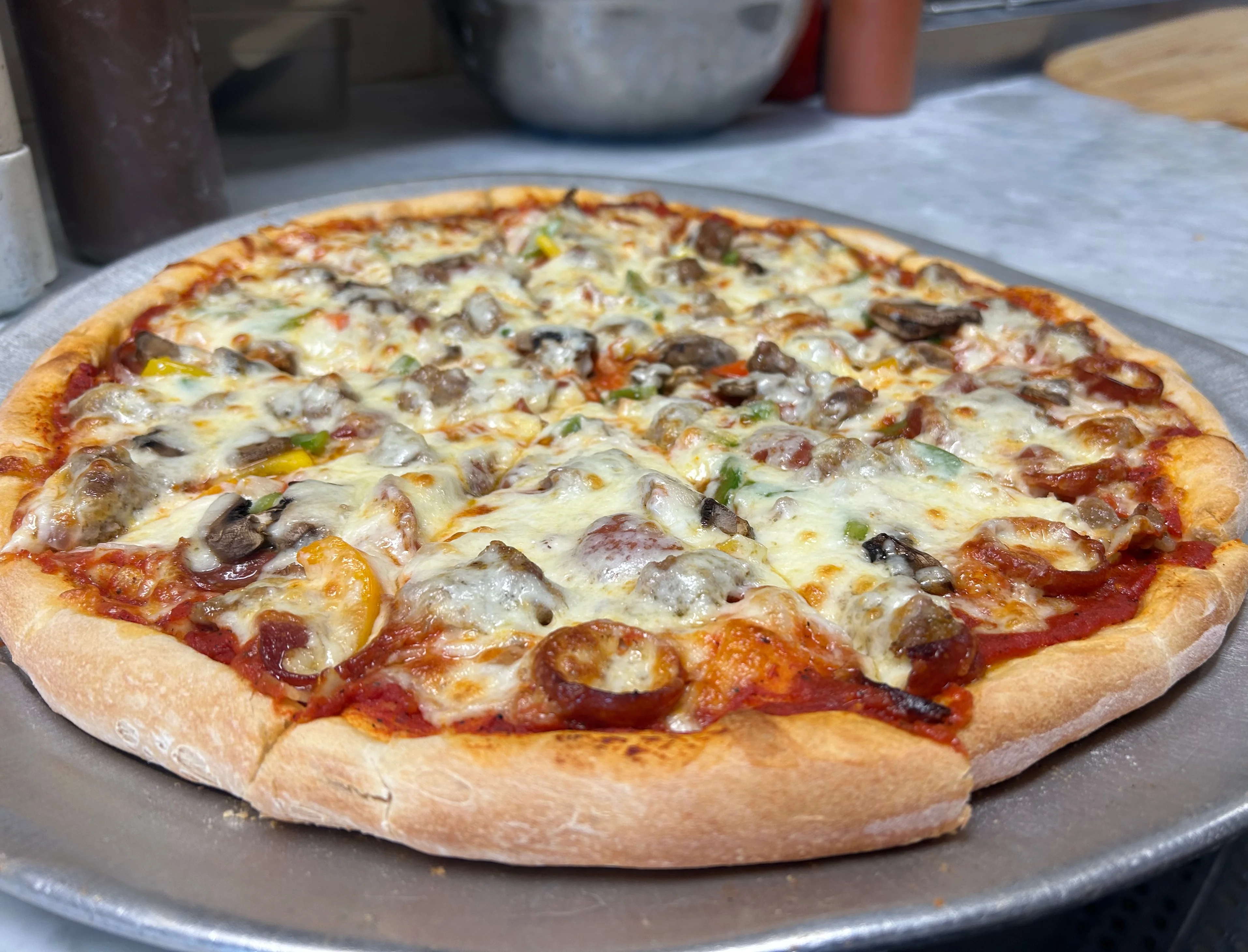 BBQ chicken pizza with spiral sauce design