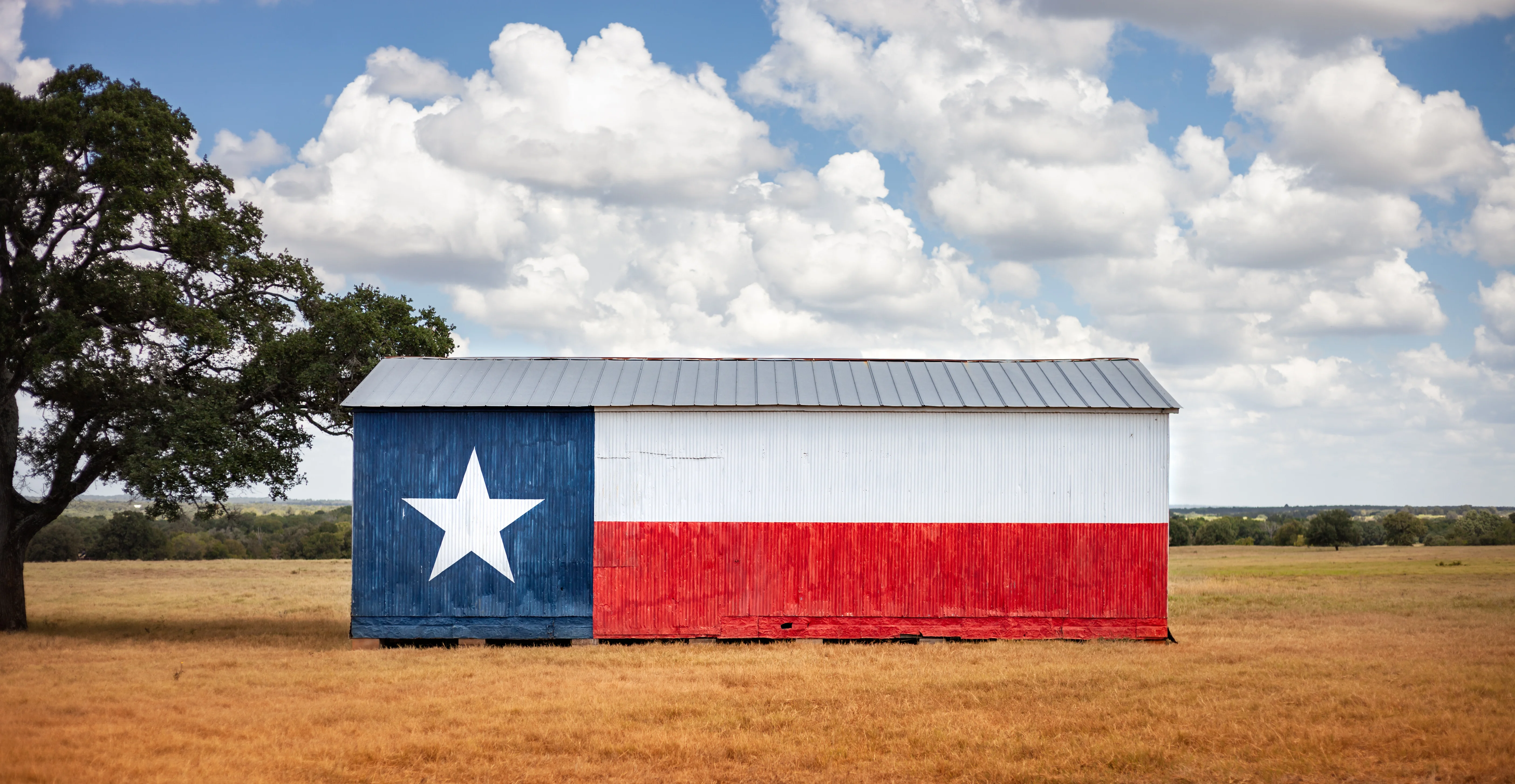 Texas-themed barn with state flag colors
