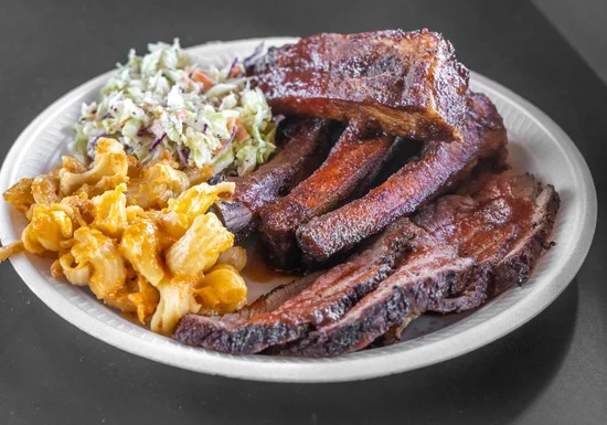 BBQ ribs with mac and cheese and coleslaw on a plate