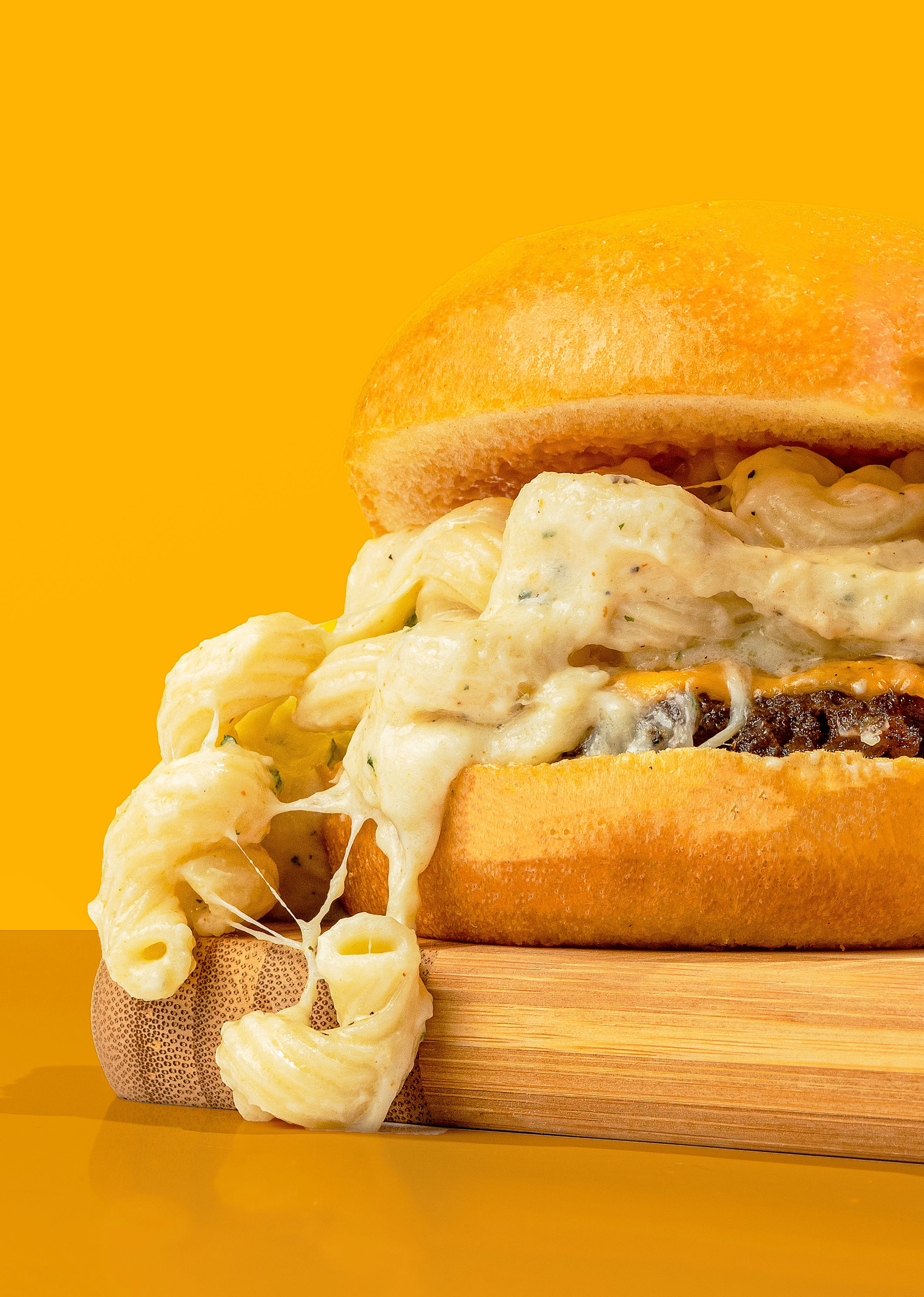 Cheesy pasta burger with melted sauce