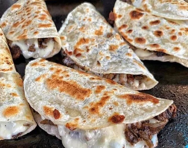 Quesadilla Con Carne