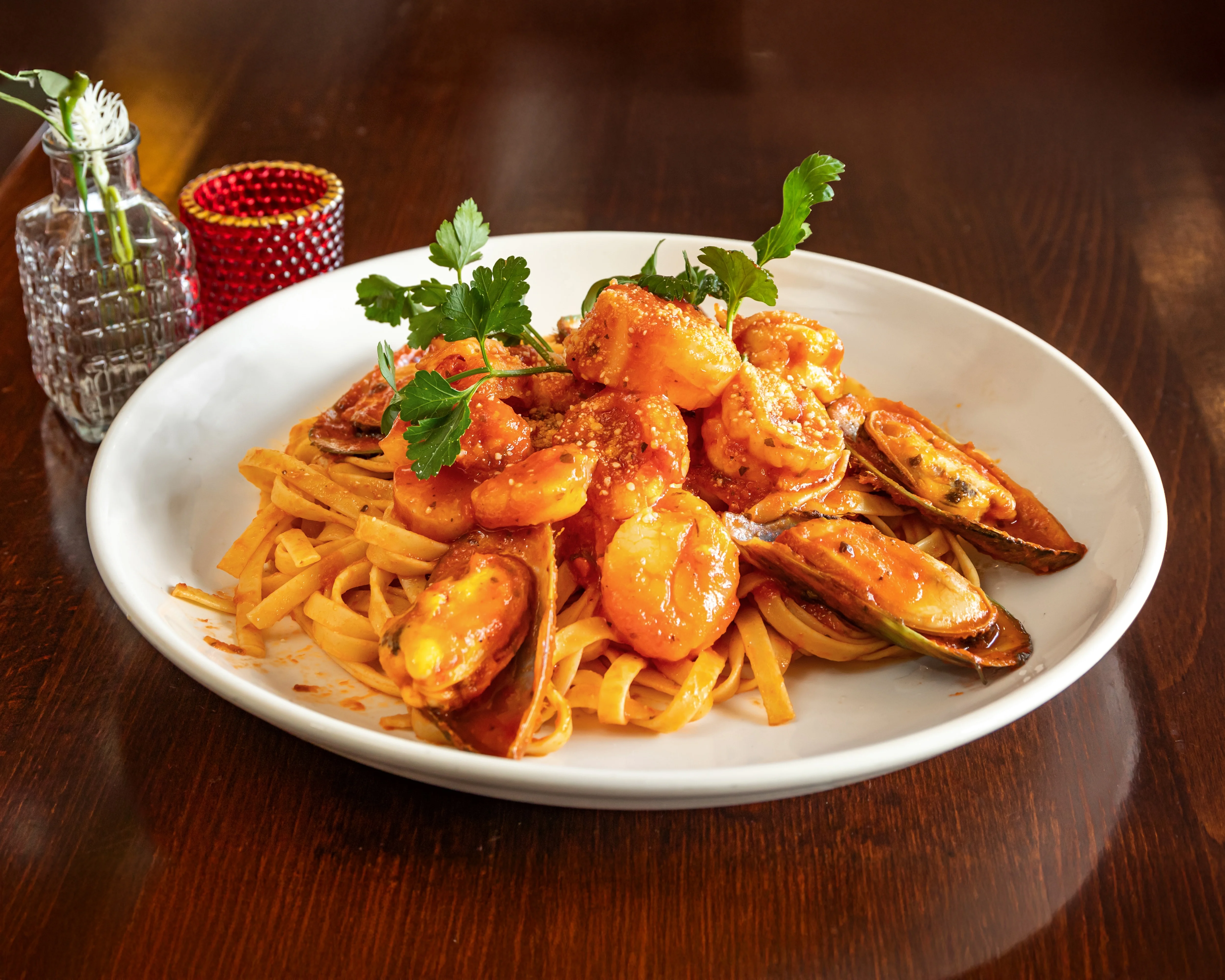 Seafood linguine with shrimp and mussels in marinara sauce