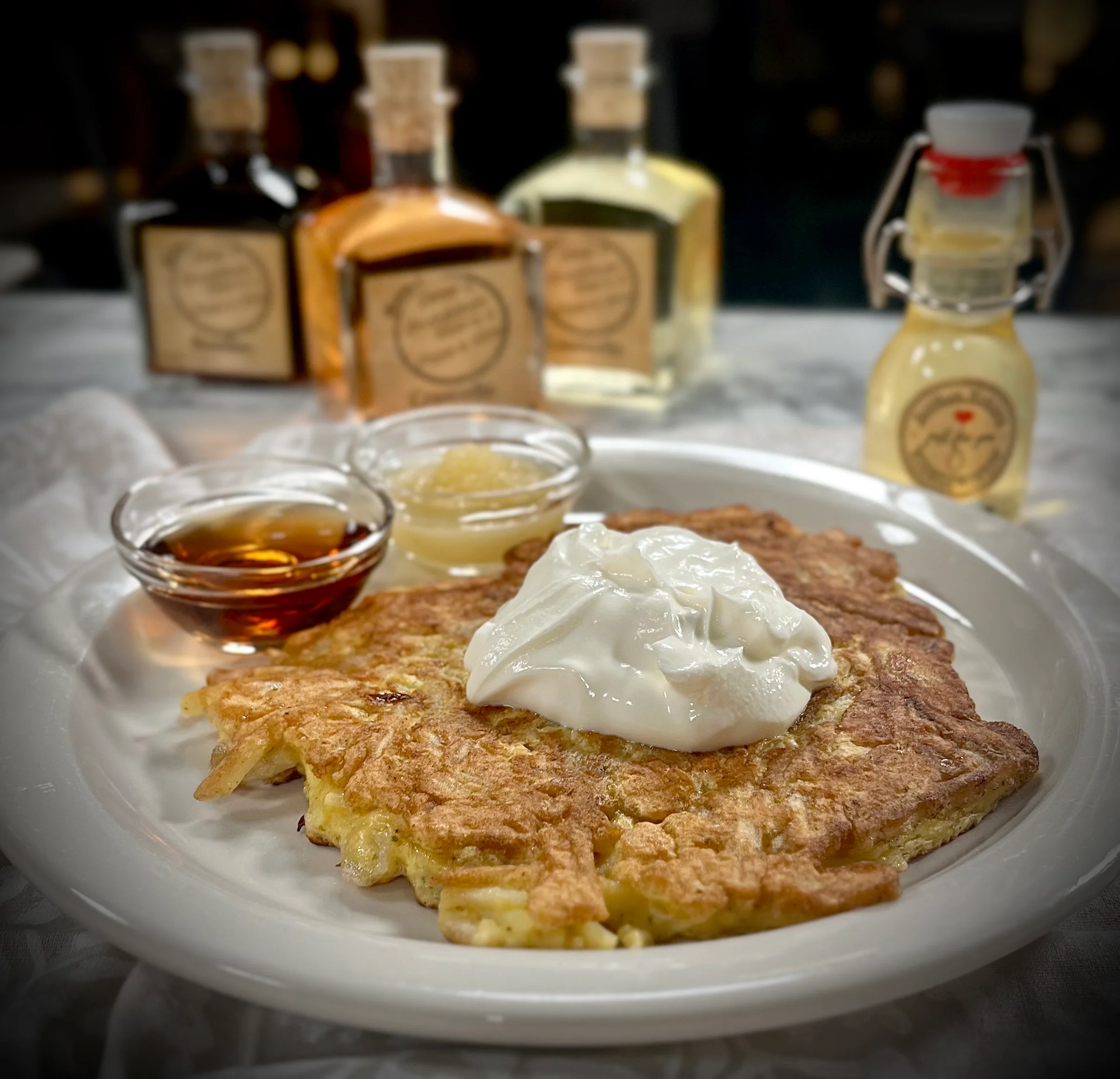 Crispy potato latke with sour cream and apple sauce